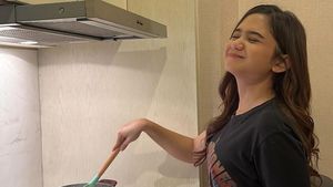 Jago Masak, Tissa Biani Bikin Omelet Pizza dan Tongkol Suwir Kemangi