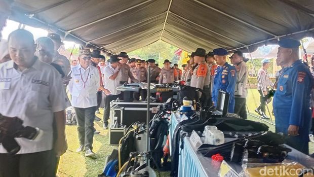 Kalteng Siagakan 2.850 Personel Gabungan Waspada akan bencana hidrometeorologi, 2.850 personel gabungan Polda Kalteng dan instansi terkait disiagakan. Apel digelar di lapangan Mapolda Kalteng, Rabu (5/11/2025) .