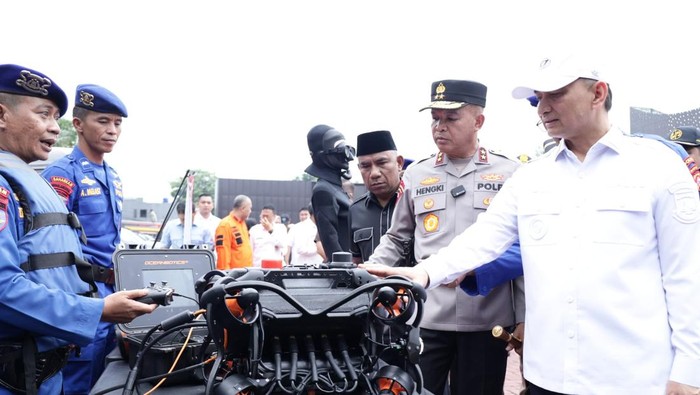 Kapolda Banten Irjen Hengki bersama Wagub Banten Dimyati Natakusumah cek kesiapan alat penanggulangan bencana