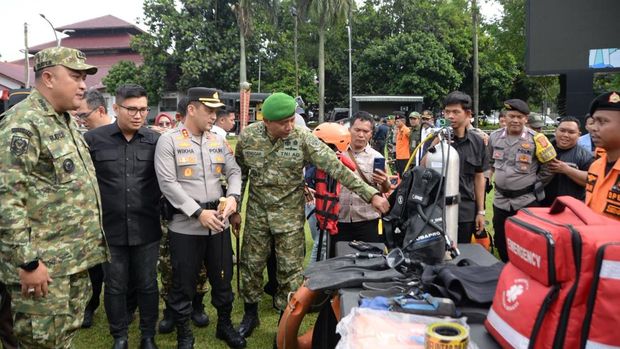 Kapolres Bogor AKBP Wikha Ardilestanto bersama Forkopimda menggelar Apel Siaga Bencana Kabupaten Bogor, Jawa Barat.