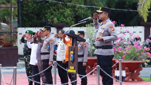Kapolres Inhil AKBP Farouk Oktora memimpin Apel Kesiapan Tanggap Bencana Darurat Bencana Hidrometrologi.