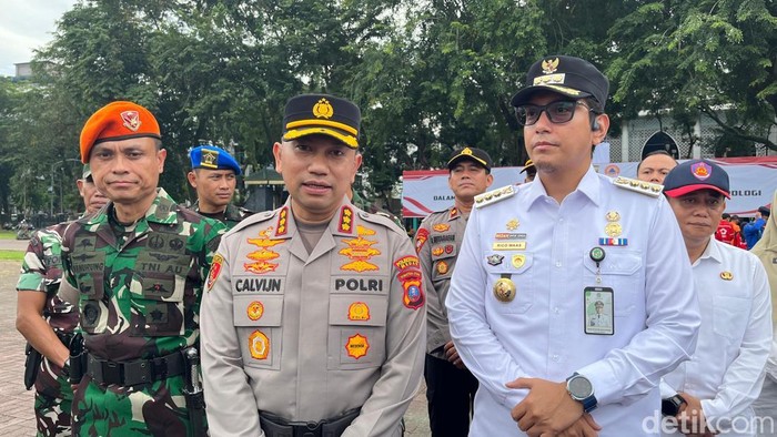 Kapolrestabes Medan Kombes Jean Calvijn Simanjuntak saat diwawancarai di Lapangan Benteng Medan, Rabu (5/11/2025). (Foto: Finta Rahyuni/detikSumut)