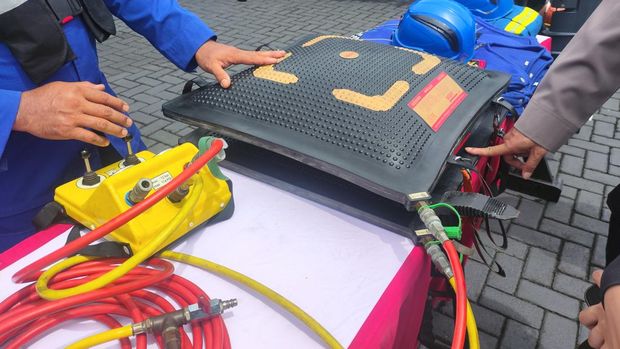 Kapolri Jenderal Listyo Sigit Prabowo tinjau sarana dan prasarana tanggap bencna di Mako Brimob,Depok Kapolri Jenderal Listyo Sigit Prabowo tinjau sarana dan prasarana tanggap bencna di Mako Brimob,Depok