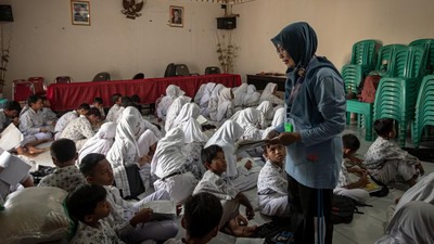 Banjir Genangi SDN 1 Sayung, Kegiatan Belajar Mengajar Dipindah ke Balai Desa