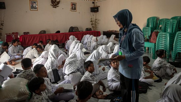 Banjir Genangi SDN 1 Sayung, Kegiatan Belajar Mengajar Dipindah ke Balai Desa