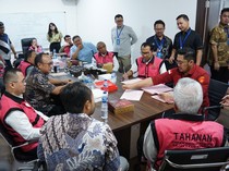 Kejagung Limpahkan 8 Tersangka Korupsi Minyak, Riza Chalid Masih Diburu