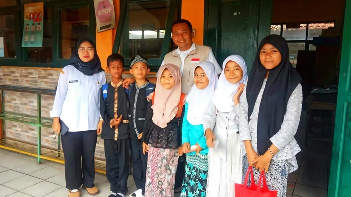 Kepala Dinas Pendidikan Deden Sumpea