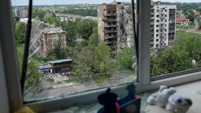 A view shows apartment buildings hit by Russian military strikes in the front line town of Pokrovsk, amid Russias attack on Ukraine, in Donetsk region, Ukraine May 21, 2025. (File photo: Reuters)
