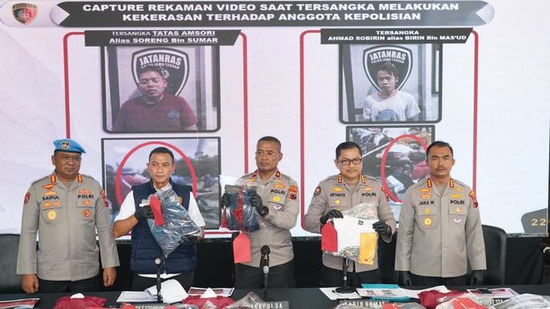 Konferensi pers di Polda Jateng soal penangkapan enam tersangka dalam kasus serangkaian demo di Pati, Rabu (5/11/2025). Konferensi pers di Polda Jateng soal penangkapan enam tersangka dalam kasus serangkaian demo di Pati, Rabu (5/11/2025).