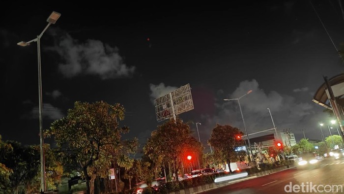 Lampu jalan mati di kawasan Nusa Dua, Badung.