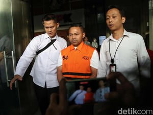 Pasal Berlapis untuk Gubernur Riau yang Minta Jatah Preman Rp 7 M ke Bawahan