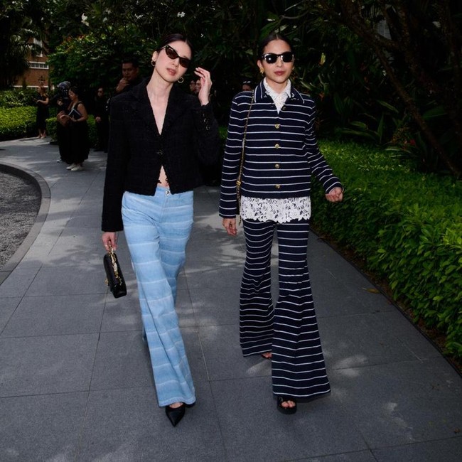 Foto: Gaya Kasual Elegan Laura Basuki dan Putri Marino di Show Chanel