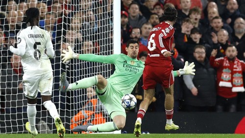 Soccer Football - UEFA Champions League - Liverpool v Real Madrid - Anfield, Liverpool, Britain - November 4, 2025 Real Madrids Thibaut Courtois in action as he saves the shot from Liverpools Dominik Szoboszlai Action Images via Reuters/Jason Cairnduff