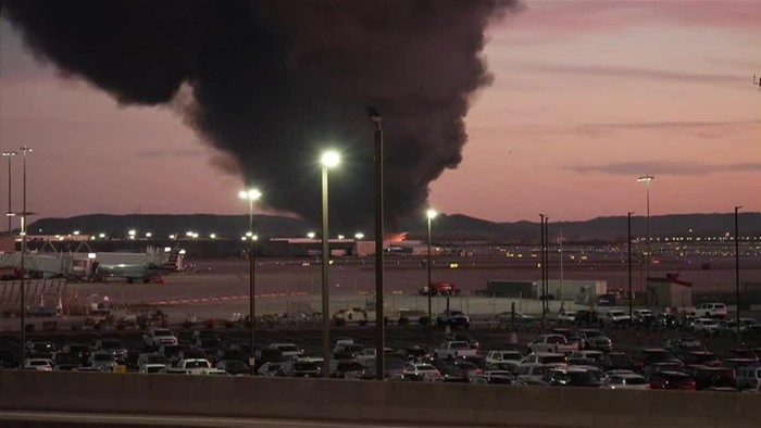 9464WD-LOUISVILLE-CRASH__O_