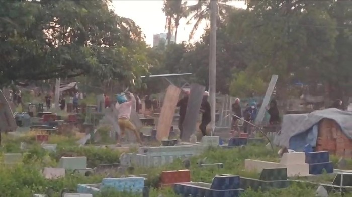 Bentrok antarwarga kembali pecah di kawasan pekuburan Beroanging, Kota Makassar, Sulawesi Selatan (Sulsel).