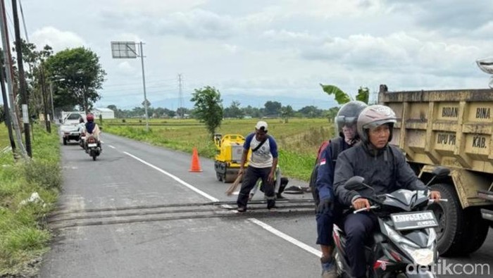 Marka kejut di simpang empat Ngadisari, Juwiring, Klaten.