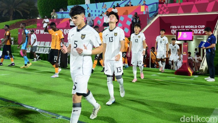 Pemain Timnas Indonesia U-17, Mathew Baker, di laga Piala Dunia U-17 2025 melawan Zambia.