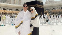 Melody Prima kemudian bahagia bisa umrah bareng suami, Ilham Akbar Prawira. (Foto: dok Instagram melodyprima)