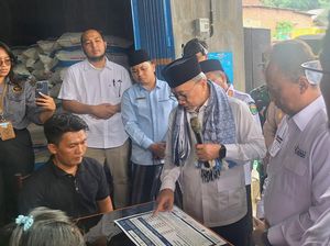 Menko Pangan Zulhas Turun Cek Penurunan Harga Pupuk di Bondowoso