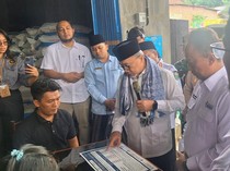 Menko Pangan Zulhas Turun Cek Penurunan Harga Pupuk di Bondowoso