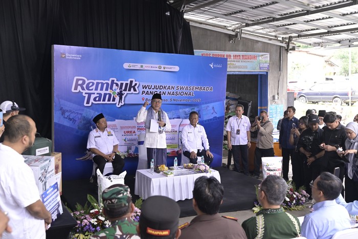 Menteri Koordinator (Menko) Bidang Pangan Zulkifli Hasan (Zulhas) memberikan apresiasi kepada Pupuk Indonesia.