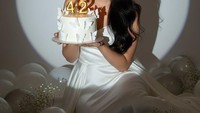 Penyanyi sekaligus istri dari Anang Hermansyah, Ashanty baru saja berulang tahun yang ke-42. Lewat Instagramnya, Ashanty bagikan keseruan pesta ulang tahunnya. Foto: Instagram @ashanty_ash