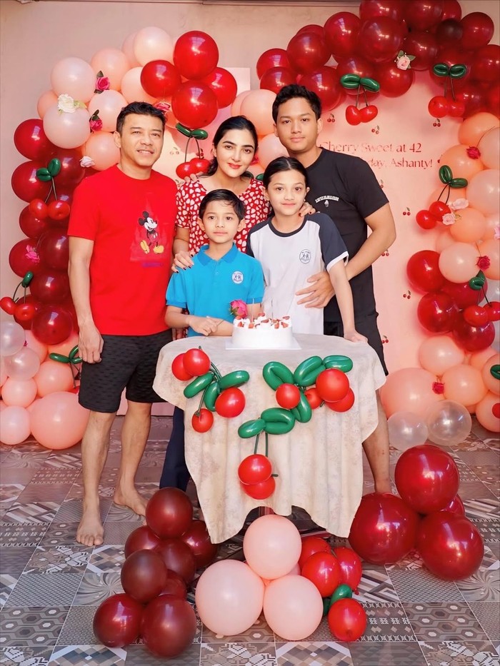 Meriahnya Ultah Ashanty ke-42, Dirayakan dengan Makan-makan di Rumah