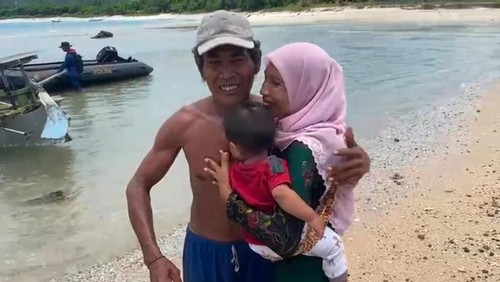 Pertemuan haru nelayan Sumbawa Barat yang ditemukan selamat, dengan istrinya, Rabu (5/11/2025).