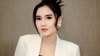 Nella Kharisma merupakan penyanyi dangdut dan koplo Jawa. Ia mulai dikenal setelah lagu Konco Mesra. (Foto: dok Instagram nellakharisma)