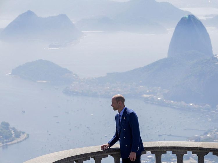 Pangeran William Nikmati Keindahan Rio, Kunjungi Patung Kristus Penebus