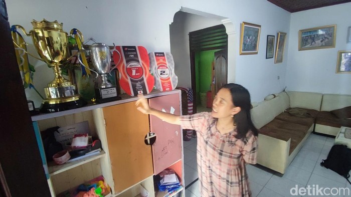 Rumah M Kiandra Ramadhipa, pebalap Indonesia yang jadi juara European Talent Cup di Sirkuti Catalunya, Spanyol, saat didatangi di Wedomartani, Sleman, Rabu (5/11/2025).