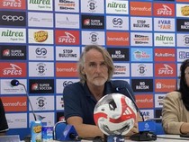 Pelatih Dewa United Terima Kekalahan dari Borneo FC dengan Kecewa