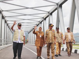Diresmikan Kepala BNPB, Jembatan Weton Kulon Puring Kembali Berfungsi