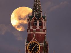 Pesona Supermoon Beaver Moon Hiasi Langit Moskow dan Sydney