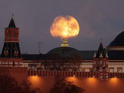 Pesona Supermoon Beaver Moon Hiasi Langit Moskow dan Sydney
