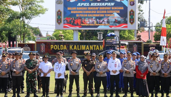 Polda Kalimantan Tengah gelar apel kesiapsiagaan tanggap darurat bencana di Lapangan Barigas, Kota Palangka Raya.