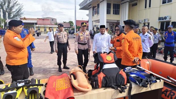 Polres dan Pemkot Dumai menggelar sarana dan prasarana dalam Apel Tanggap Bencana Hidrometeorologi. Apel dipimpin Kapolres AKBP Angga Febrian Herlambang.