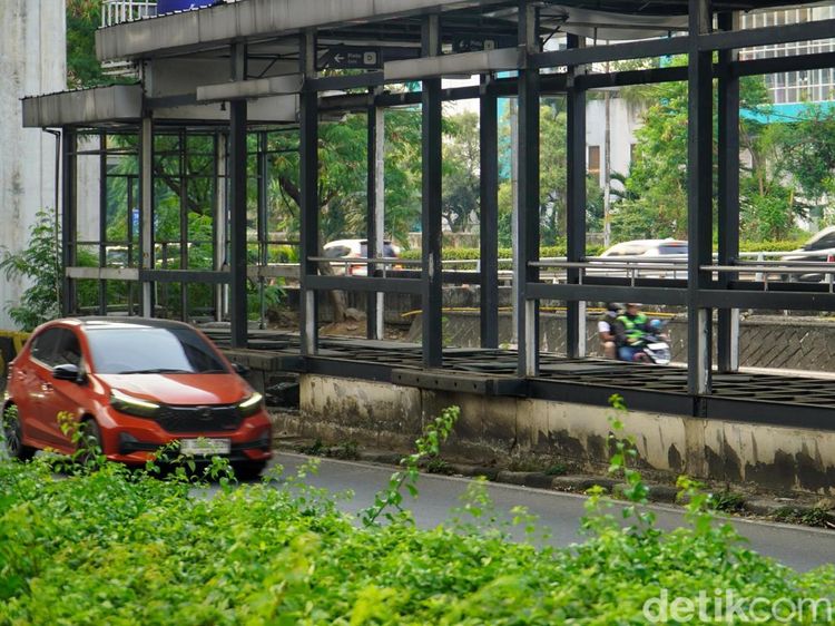 Potret Halte TransJakarta BNN Cawang yang Terbengkalai, Siap Dibongkar