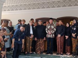 Jokowi Hormati Suksesi Keraton Solo, Sebut Itu Urusan Internal