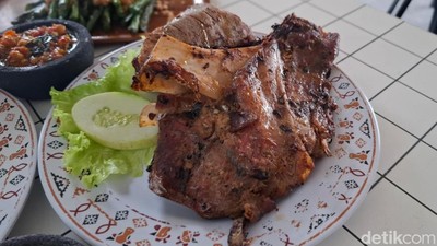 Smoky dan Juicy! Menu Rahang Tuna Asap di Bintaro Ini Bikin Nagih