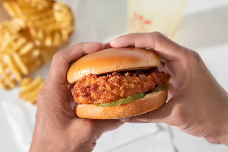 Resto Chick-fil-A buka gerai pertama di Asia.