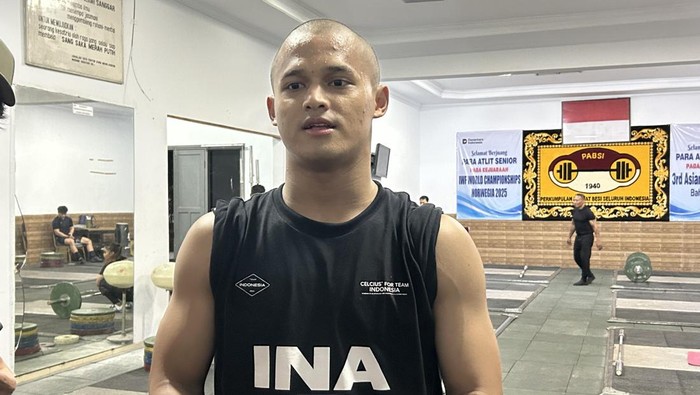 Lifter Rizki Juniansyah mempersiapkan diri untuk SEA Games 2025.