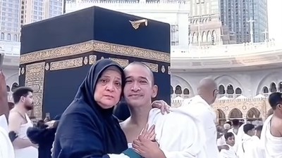Keinginan Ruben Onsu Gandeng dan Bawa Ma Ifah Cium Hajar Aswad Terwujud
