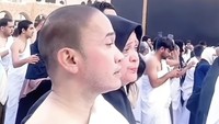 Ruben Onsu juga sangat bahagia doanya terwujud dengan cepat biosa umrah bersama Ma Ifah yang sudah dia anggap sebagai ibu sendiri. Foto: Instagram @ruben_onsu