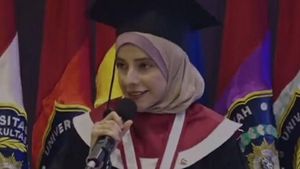 Video: Saat Wisudawati UM Surabaya Asal Palestina Minta Jodoh