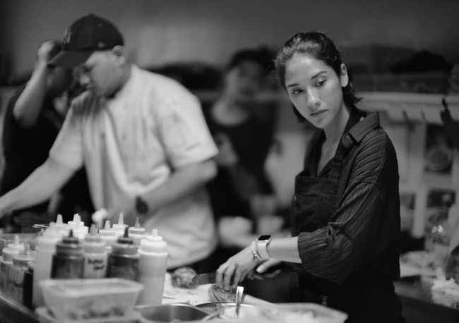 Sabrina sempat menempuh pendidikan di Paris selama 1,5 tahun dengan mengambil jurusan spesialis cuisine & pastry. Sebelum kembali ke Indonesia, Sabrina bekerja di Paris selama 2 tahun. Foto: Instagram/@sab_sash