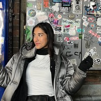 Kepada 97 ribu lebih pengikutnya di Instagram, Sabrina juga kerap memamerkan gayanya saat berlibur. Penampilannya selalu terlihat simpel dan santai namun tetap memukau. Foto: Instagram/@sab_sash