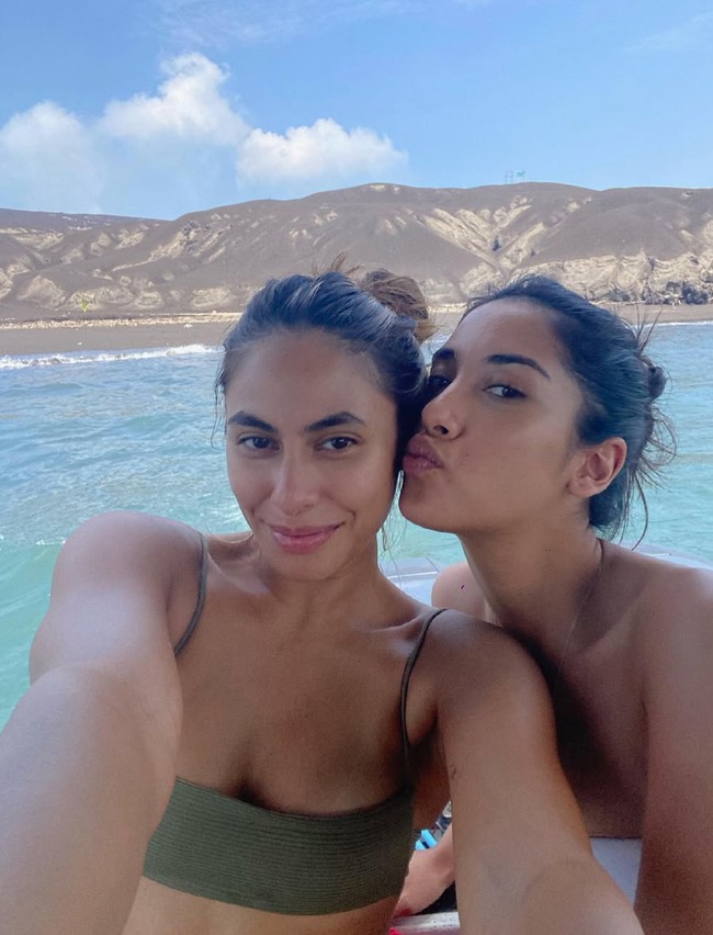 Cukup dekat dengan beberapa artis tanah air, Sabrina juga sempat memamerkan momen liburannya bersama Valerie Thomas. Foto: Instagram/@sab_sash