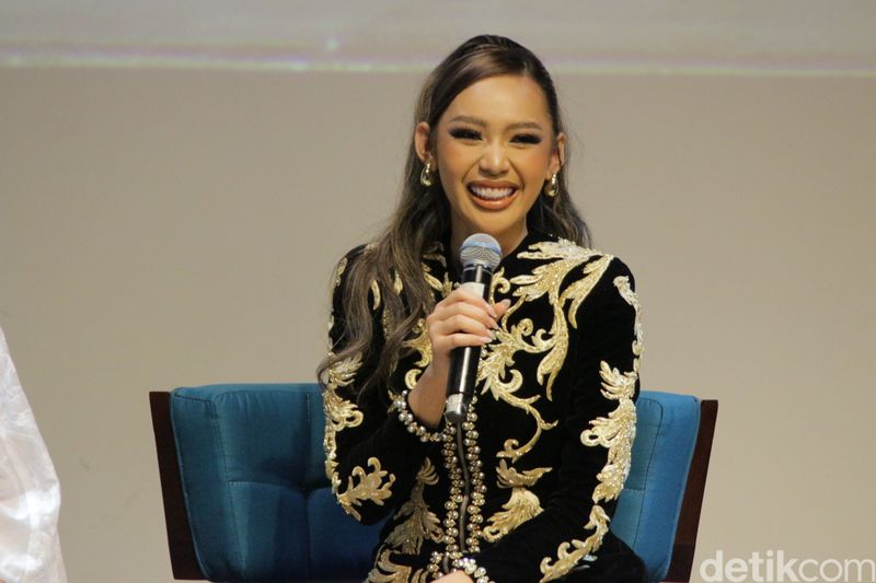 Salma Ranggita Cahyariyani (Puteri Indonesia Pariwisata 2025) untuk Miss Cosmo 2025. Salma Ranggita Cahyariyani (Puteri Indonesia Pariwisata 2025) untuk Miss Cosmo 2025.