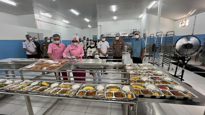 Satuan Pelayanan Pemenuhan Gizi (SPPG) Polres Mojokerto siap beroperasi. SPPG di Dusun/Desa Sedati, Kecamatan Ngoro ini mempunyai kapasitas 3.000 porsi makan bergizi gratis (MBG).